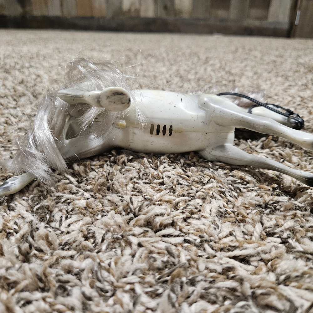Grand Champions Vintage 90s Grey Horse - Picture 5 of 5